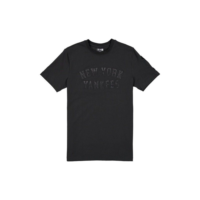 New York Yankees Black on Black Logo Select T-Shirt S
