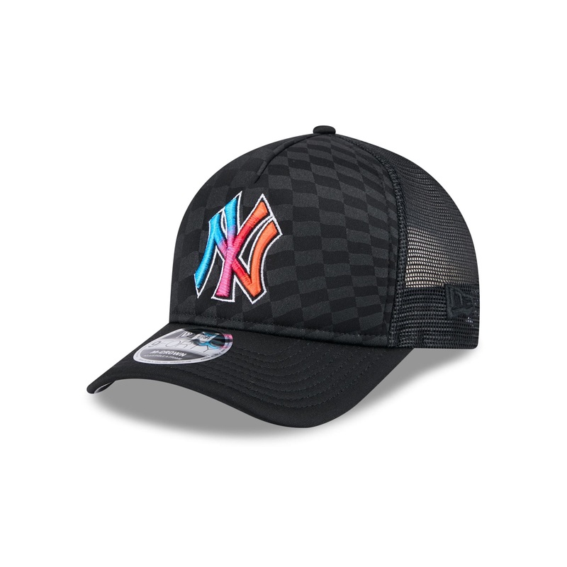 New York Yankees Gradient Raceway 9FORTY M-Crown A-Frame Trucker Hat One Size