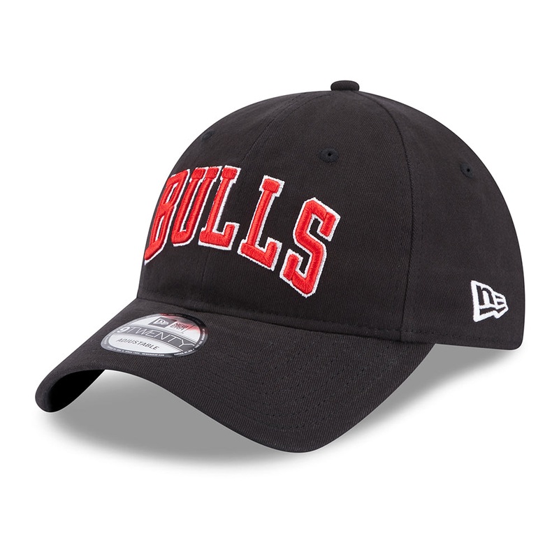 New Era 9TWENTY Chicago Bulls Baseball Cap – NBA Team Script – Black-Red Adjustable