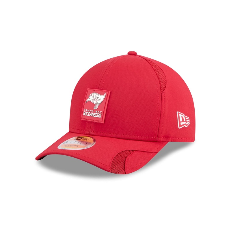Tampa Bay Buccaneers 2025 Sideline Hot Weather 9FORTY M-Crown Snapback Hat One Size
