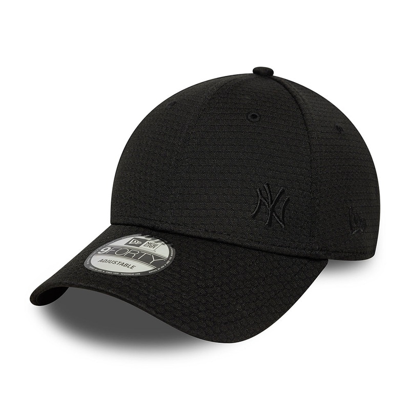 New Era 9FORTY New York Yankees Baseball Cap – MLB Flawless Mesh – Black On Black Adjustable