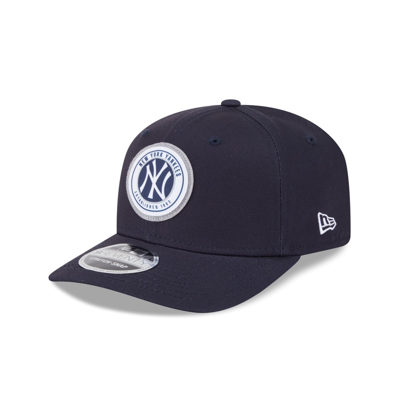 New York Yankees Circle Patch 9SEVENTY Stretch-Snap Hat One Size