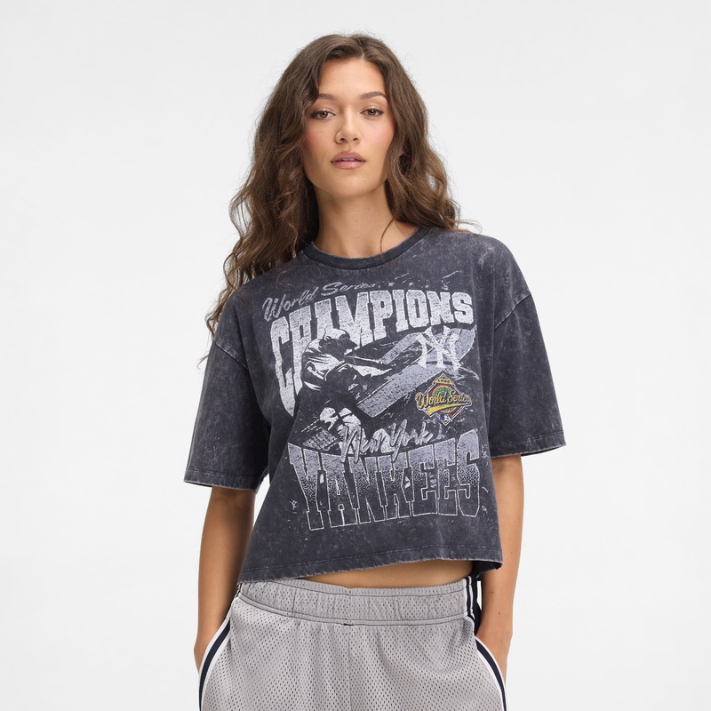 New York Yankees Sport Classics Women’s Cropped T-Shirt XS