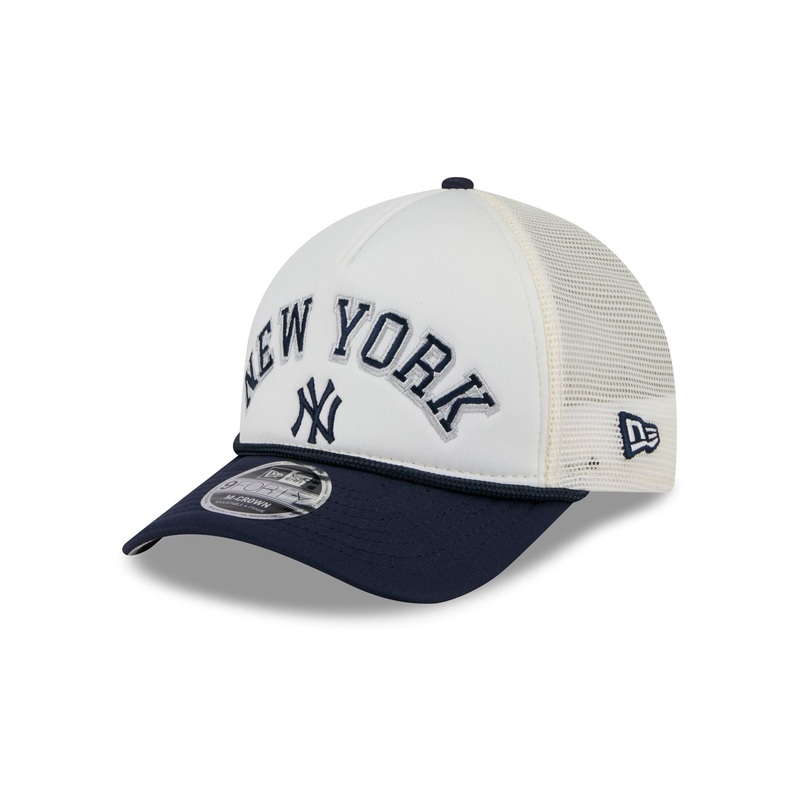 New York Yankees Chrome Arch 9FORTY M-Crown A-Frame Trucker Hat One Size
