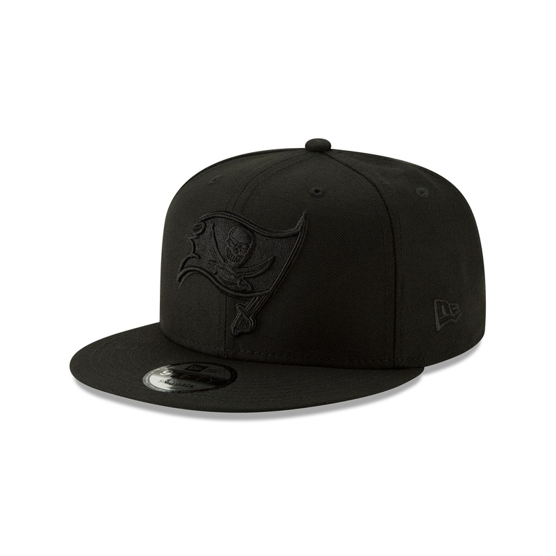 Tampa Bay Buccaneers Basic Black on Black 9FIFTY Snapback One Size